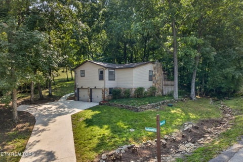 Photo of 157 Baltusrol Rd, Crossville, TN 38558 (MLS # 1349925)