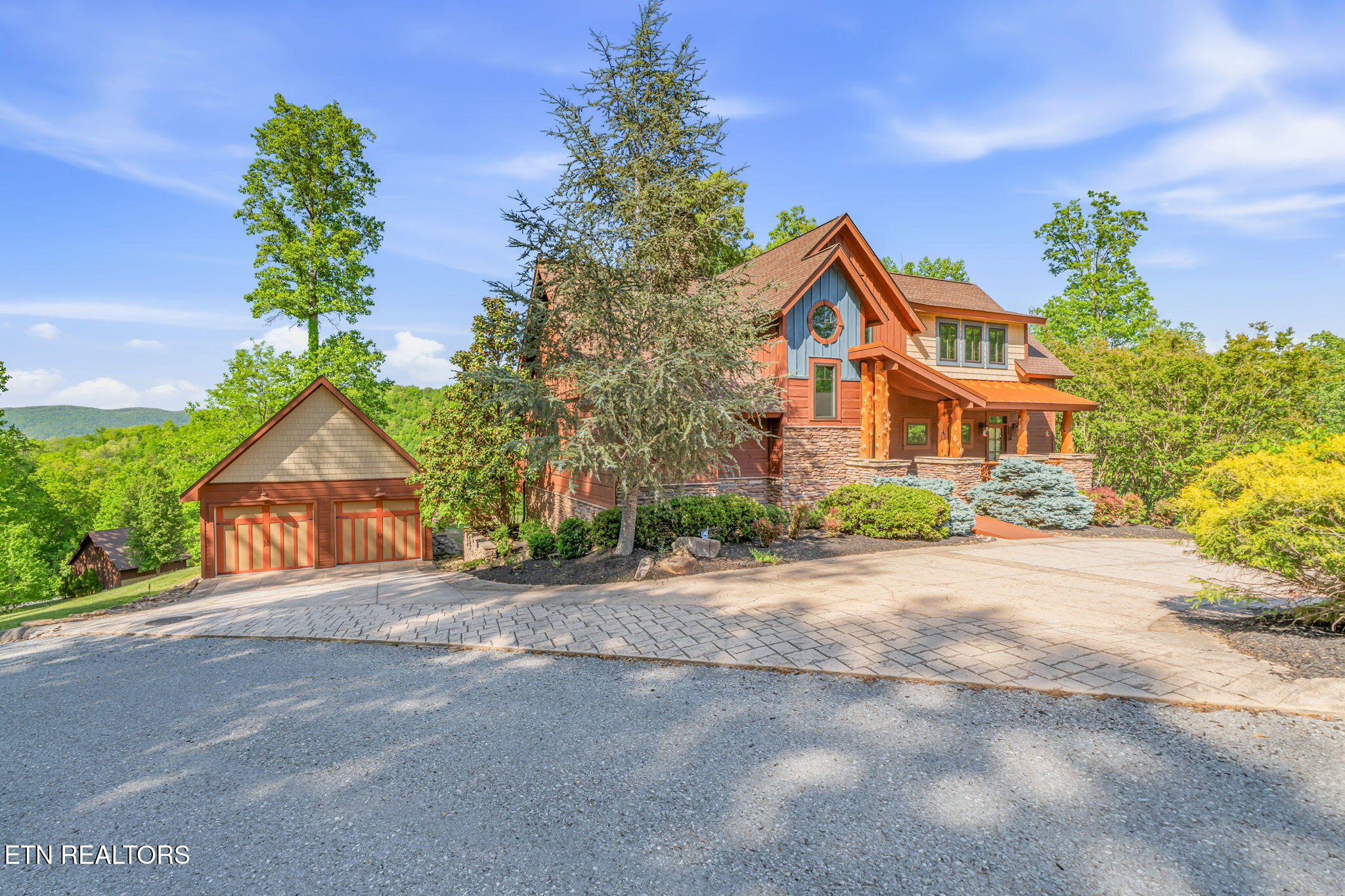 305 Foxwood Drive