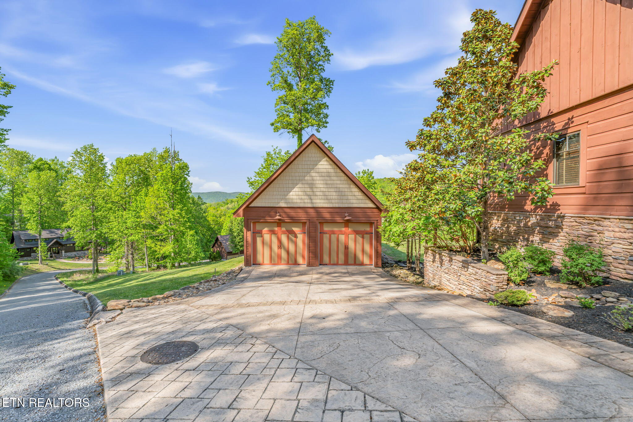 305 Foxwood Drive