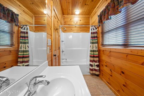 Tiny photo for 213 Dogwood Point Way, Gatlinburg, TN 37738 (MLS # 1342533)