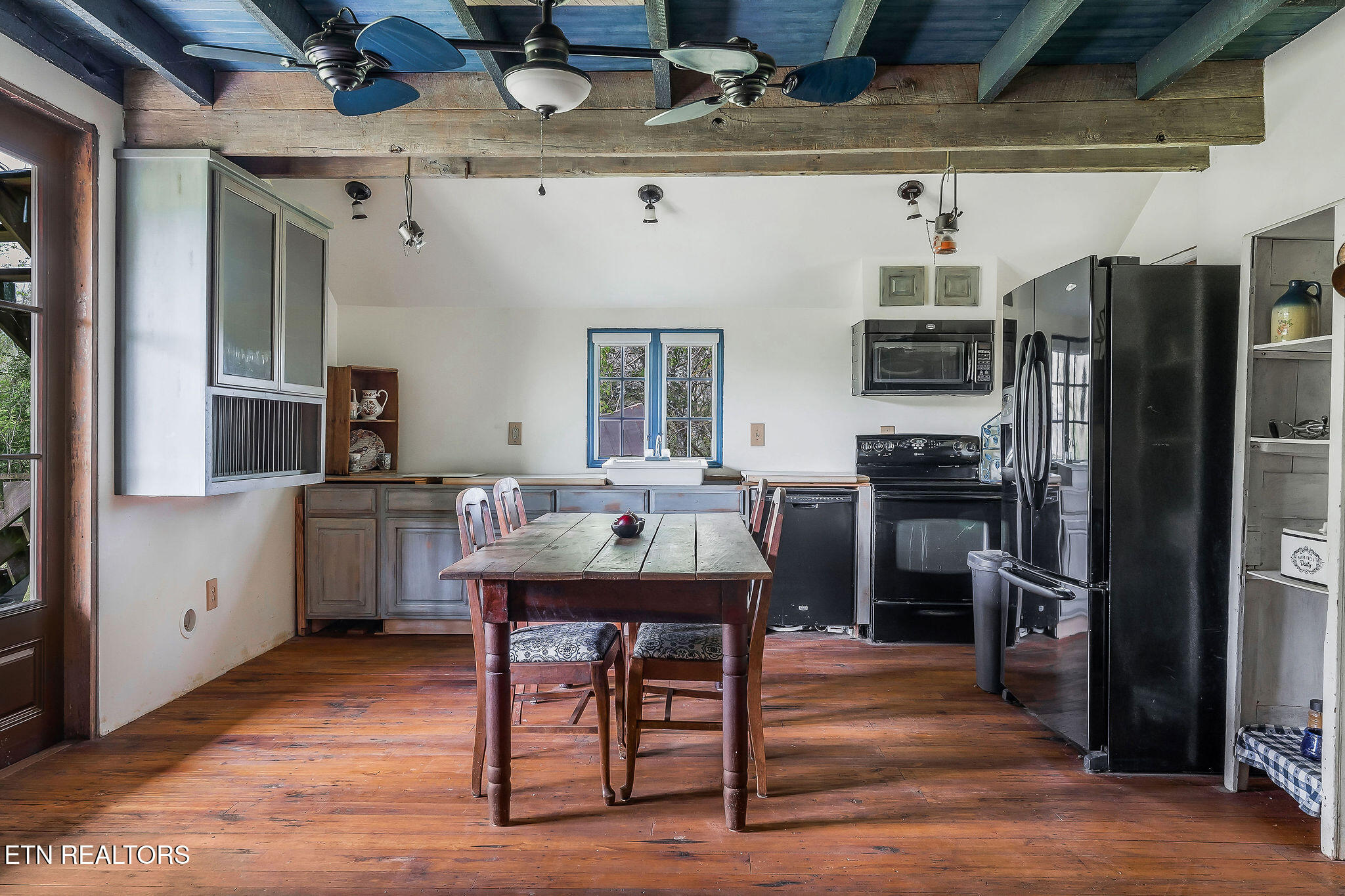 134 Opossum Hollow Rd