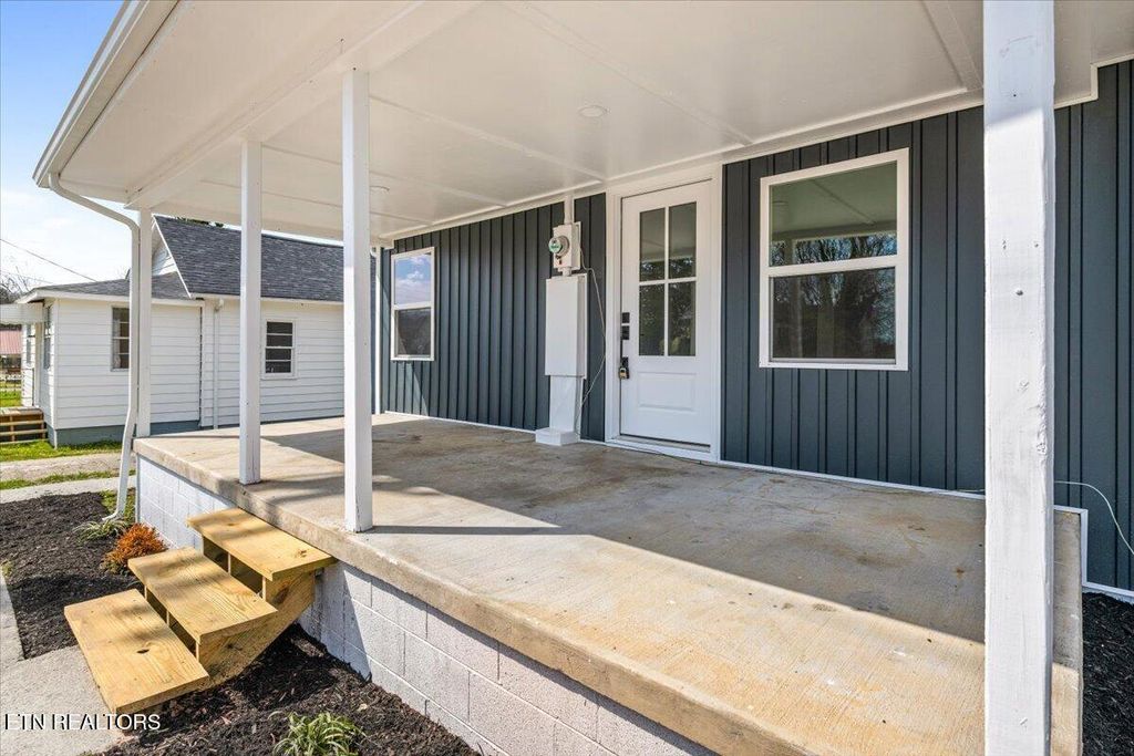 Photo of 313 E Prospect St, LaFollette, TN 37766 (MLS # 1331876)