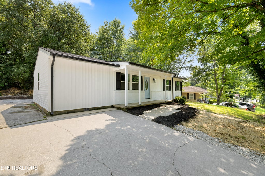 Photo of 5200 Evelyn Drive, Knoxville, TN 37909 (MLS # 1350412)