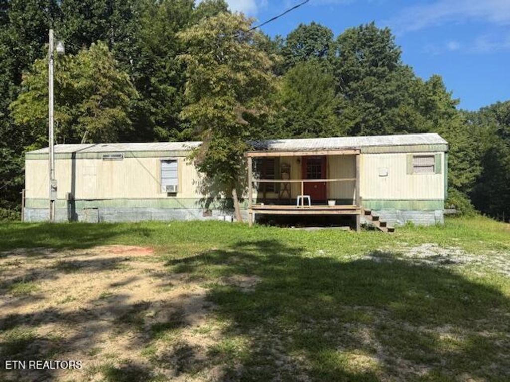 Photo of 1022 Deer Lodge Hwy, Sunbright, TN 37872 (MLS # 1312715)