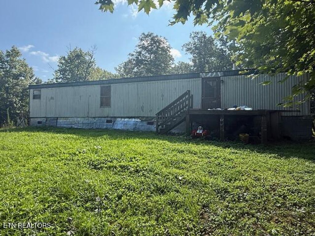 Photo of 1022 Deer Lodge Hwy, Sunbright, TN 37872 (MLS # 1312715)