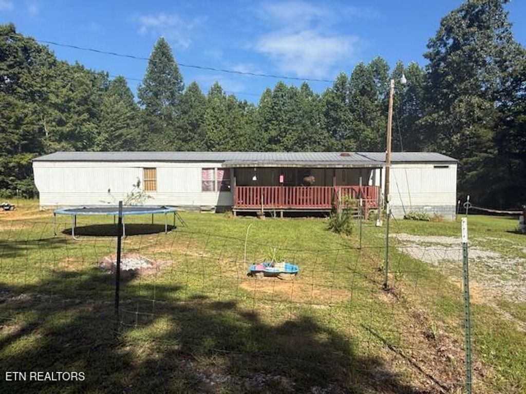 Photo of 1022 Deer Lodge Hwy, Sunbright, TN 37872 (MLS # 1312715)