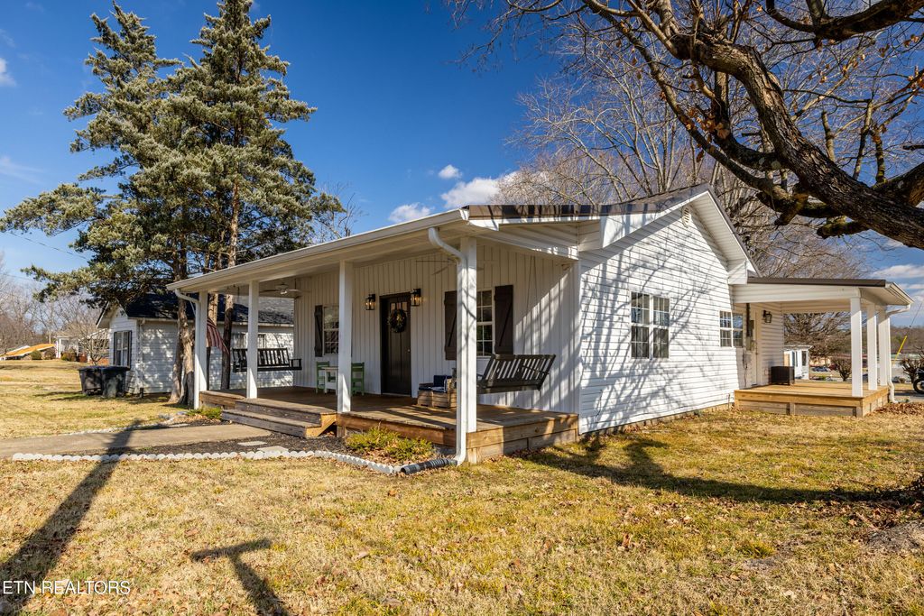 Photo of 173 S College St, Madisonville, TN 37354 (MLS # 1288685)