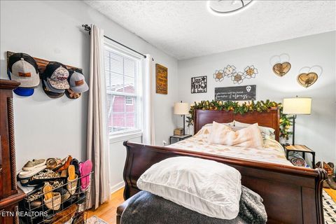 Tiny photo for 206 E Maple St, Caryville, TN 37714 (MLS # 1332567)