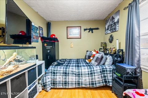 Tiny photo for 206 E Maple St, Caryville, TN 37714 (MLS # 1332567)