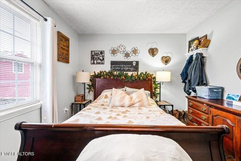 Tiny photo for 206 E Maple St, Caryville, TN 37714 (MLS # 1332567)