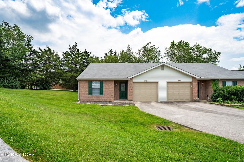 Photo of 322 Hawthorne Oaks Way, Powell, TN 37849 (MLS # 1304559)