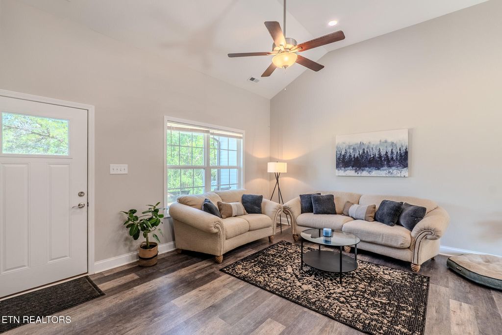 Photo of 229 Edgewood Ave, Clinton, TN 37716 (MLS # 1306587)