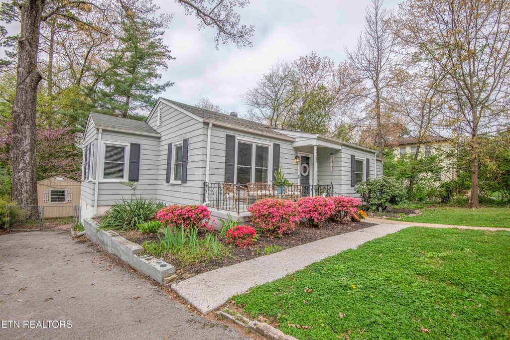 Photo of 2421 N Park Blvd, Knoxville, TN 37917 (MLS # 1339908)