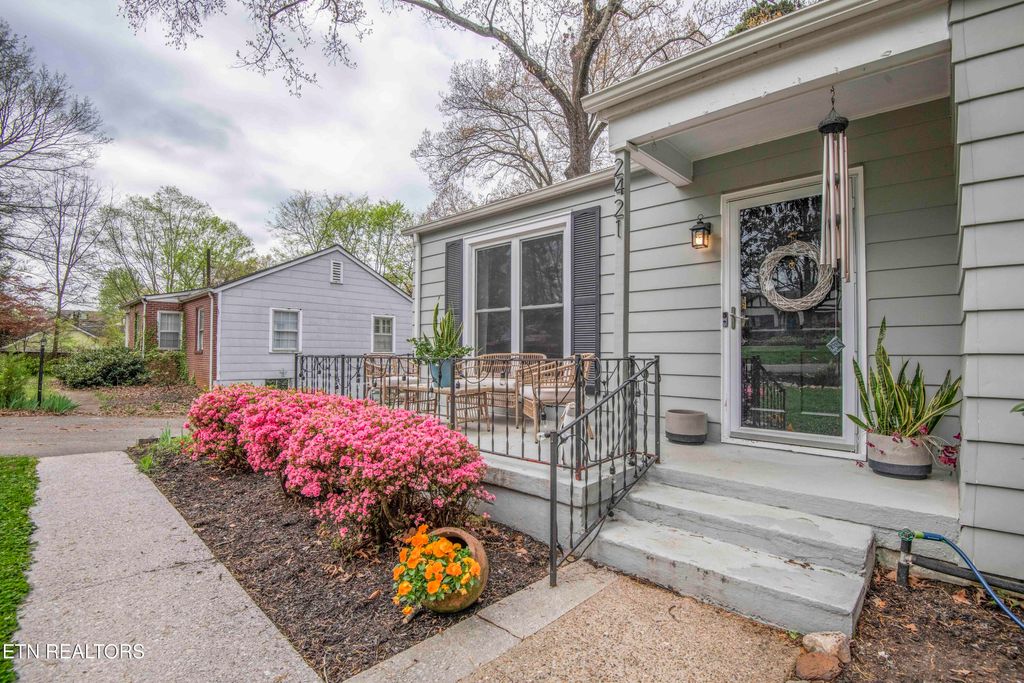 Photo of 2421 N Park Blvd, Knoxville, TN 37917 (MLS # 1339908)