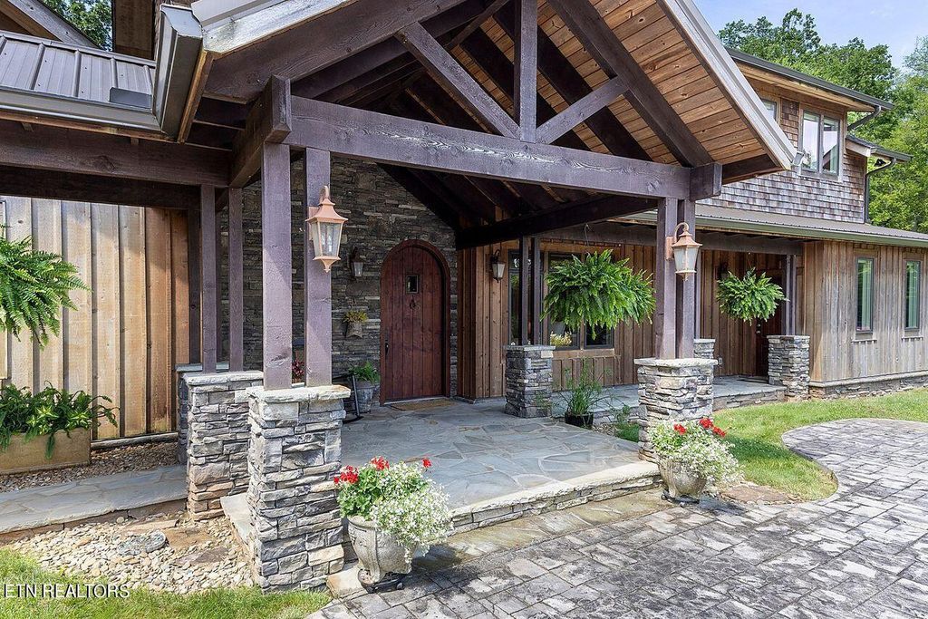 Photo of 2071 River Oaks Drive, Louisville, TN 37777 (MLS # 1264596)