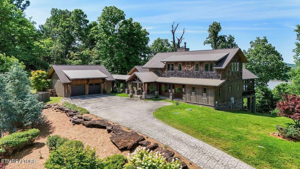 Photo of 2071 River Oaks Drive, Louisville, TN 37777 (MLS # 1264596)