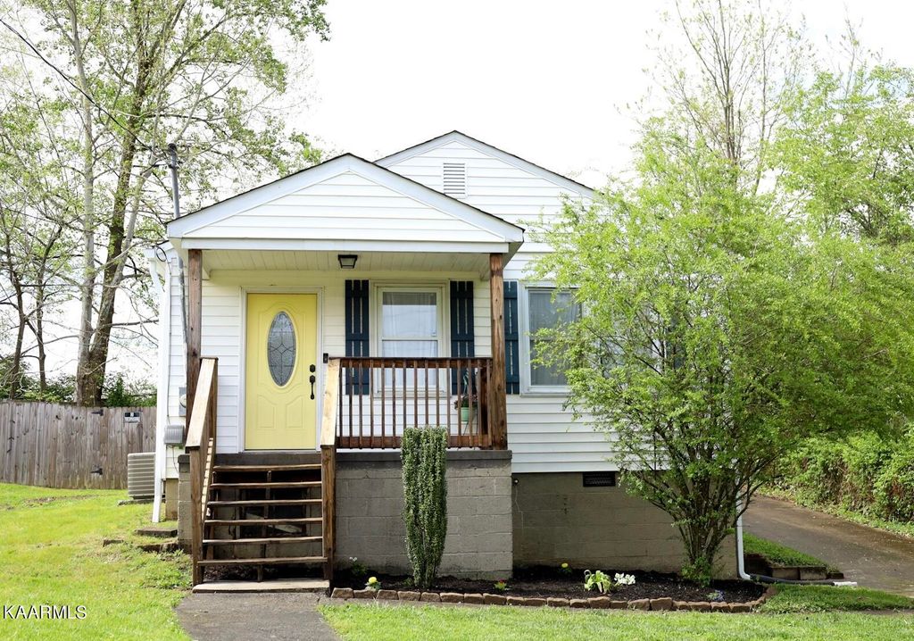 Photo of 1121 Cherry St, Alcoa, TN 37701 (MLS # 1223936)