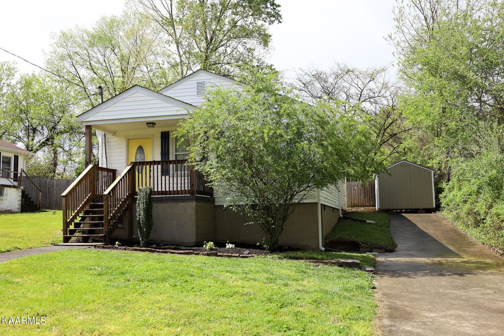 Photo of 1121 Cherry St, Alcoa, TN 37701 (MLS # 1223936)