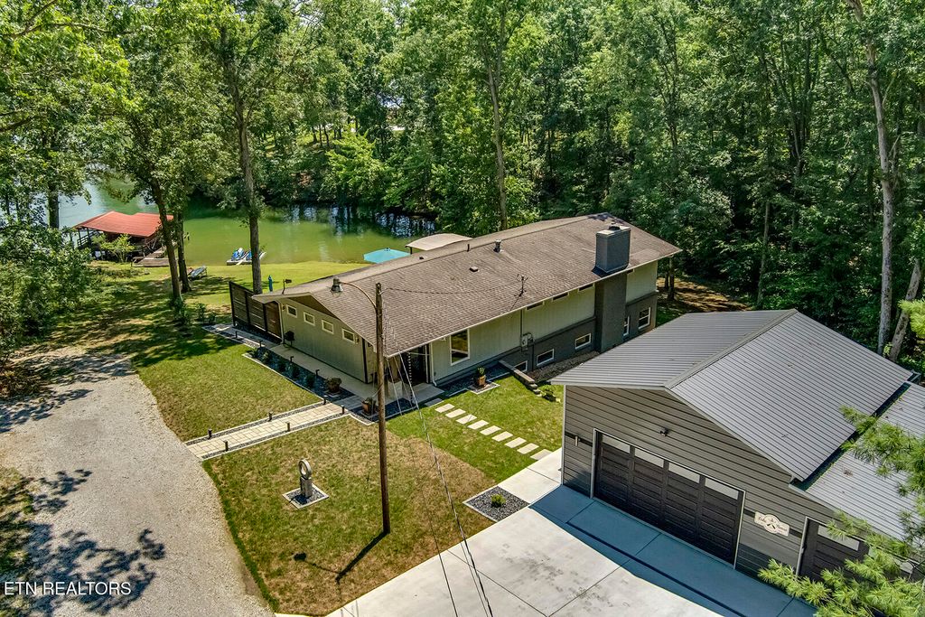 Photo of 140 Emerald Cove Rd, Rockwood, TN 37854 (MLS # 1309438)