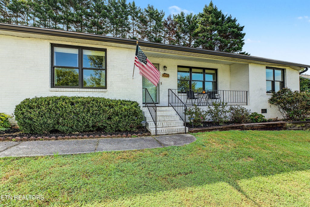 Photo of 4208 Ingrid Drive, Maryville, TN 37801 (MLS # 1354844)