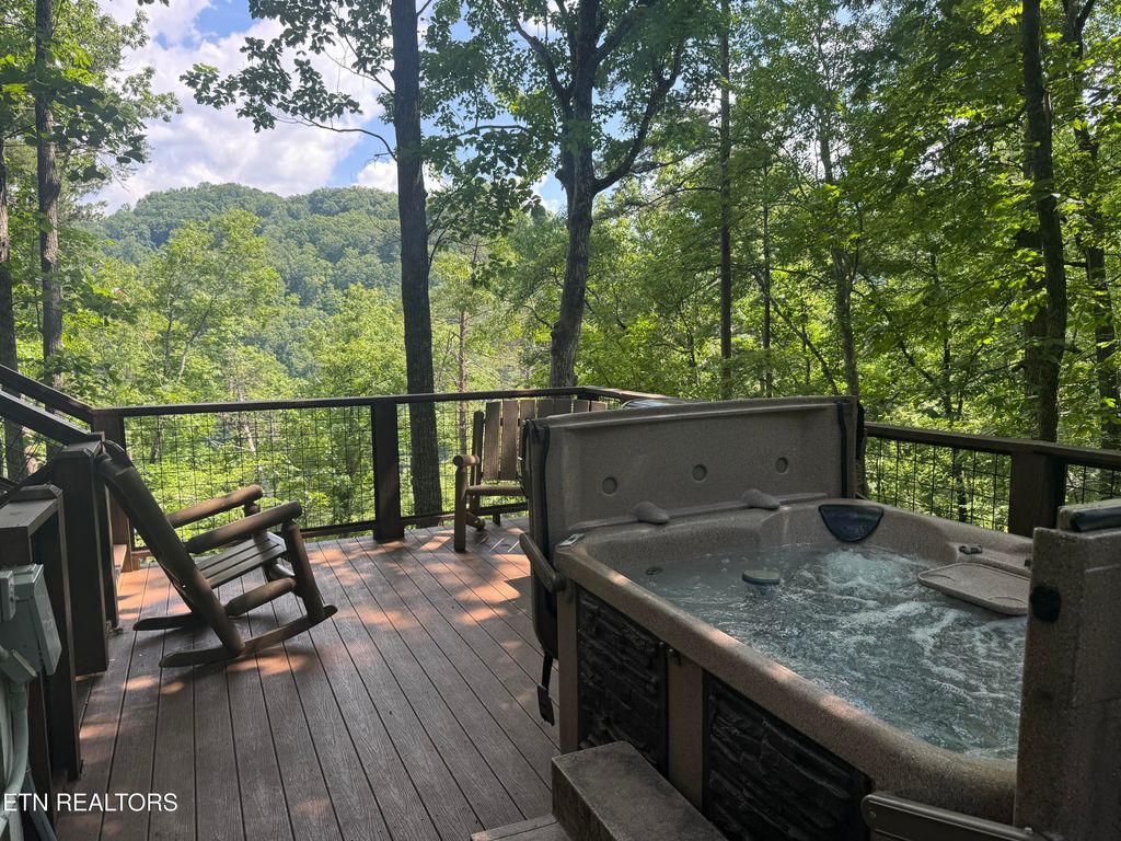 Photo of 3133 Hatcher Top Rd, Sevierville, TN 37862 (MLS # 1315820)