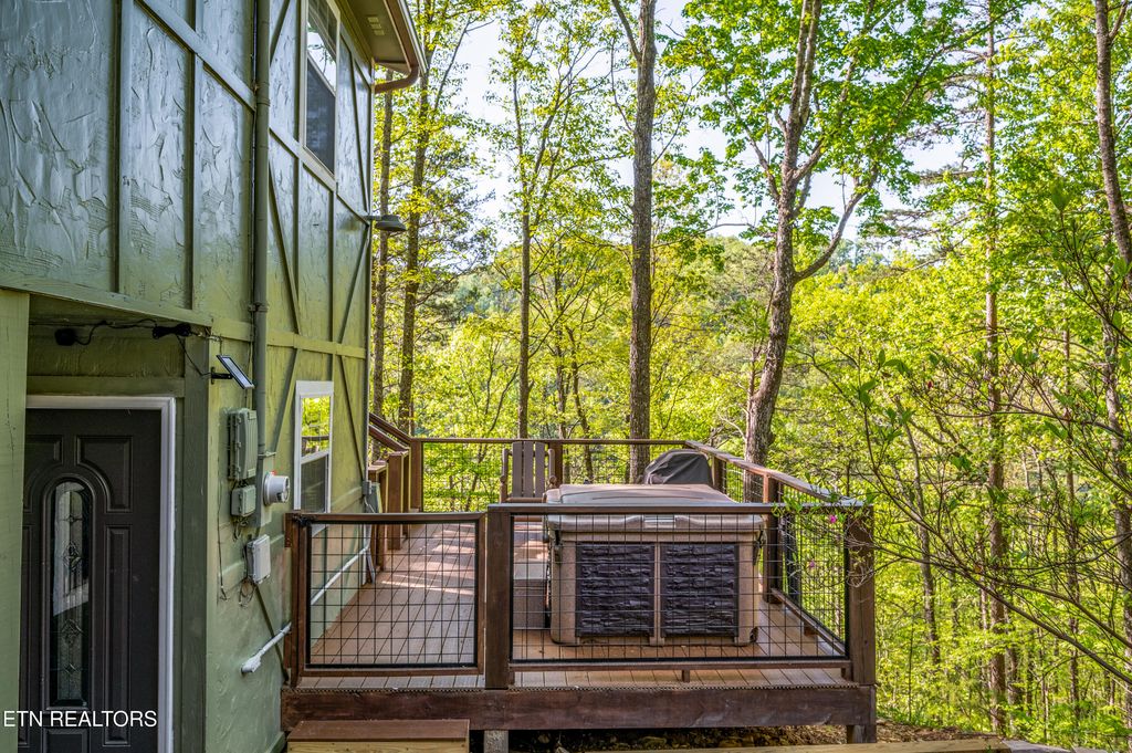 Photo of 3133 Hatcher Top Rd, Sevierville, TN 37862 (MLS # 1315820)