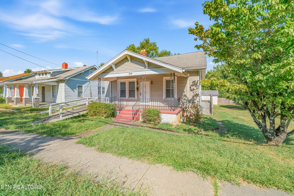 Photo of 509 E Morelia Ave, Knoxville, TN 37917 (MLS # 1355340)