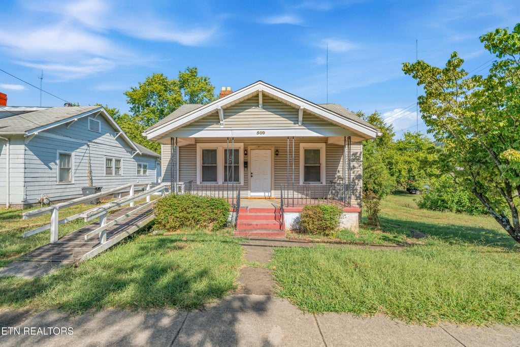 Photo of 509 E Morelia Ave, Knoxville, TN 37917 (MLS # 1355340)