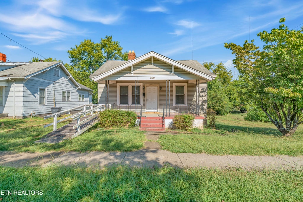 Photo of 509 E Morelia Ave, Knoxville, TN 37917 (MLS # 1355340)