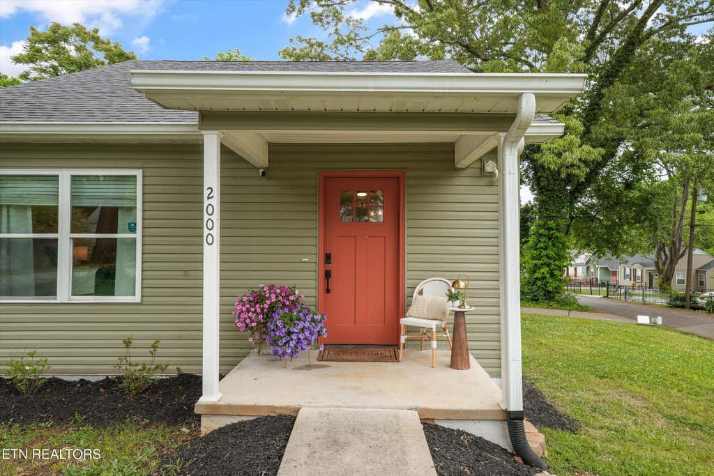 Photo of 2000 Seminole Ave, Knoxville, TN 37915 (MLS # 1350688)