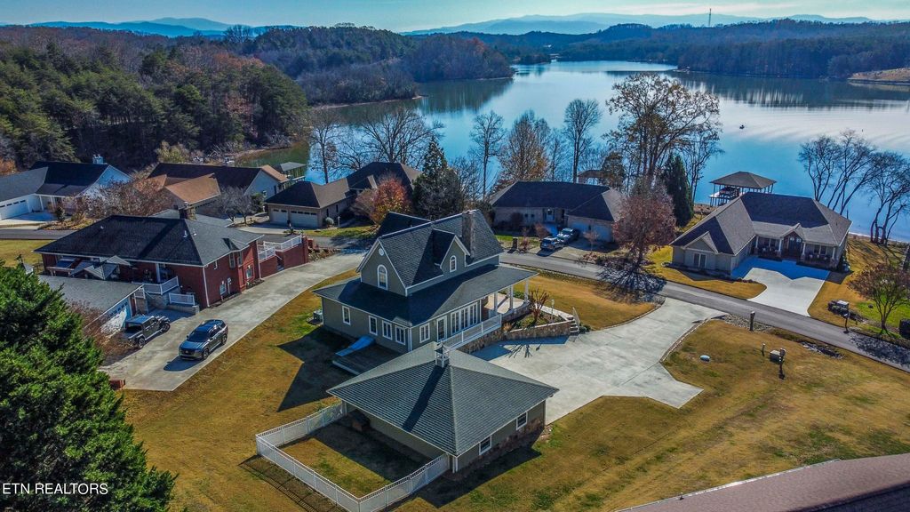 Photo of 135 Southcove Drive, Greenback, TN 37742 (MLS # 1247136)