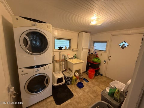 Tiny photo for 102 Victoria Rd, Oak Ridge, TN 37830 (MLS # 1354795)