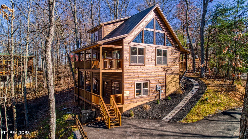 Photo of 2184 Beach Front Drive, Sevierville, TN 37876 (MLS # 1358243)