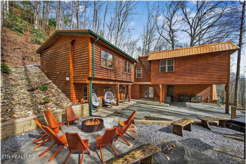 Photo of 734 Heiden Drive, Gatlinburg, TN 37738 (MLS # 1355629)