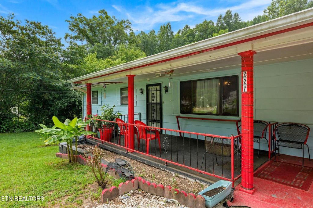 Photo of 227 Ford Ave, Harriman, TN 37748 (MLS # 1311795)