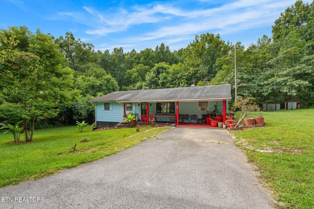 Photo of 227 Ford Ave, Harriman, TN 37748 (MLS # 1311795)