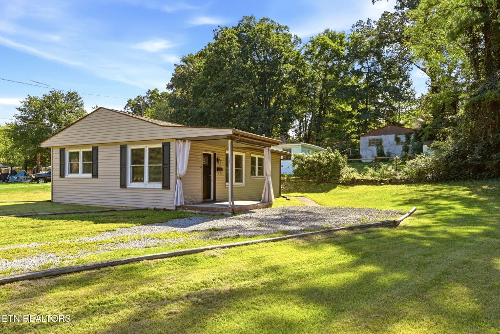 Photo of 197 Manhattan Ave, Oak Ridge, TN 37830 (MLS # 1353145)
