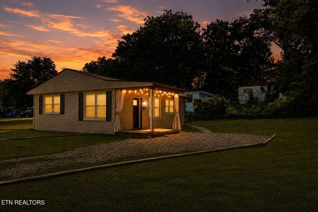 Photo of 197 Manhattan Ave, Oak Ridge, TN 37830 (MLS # 1353145)