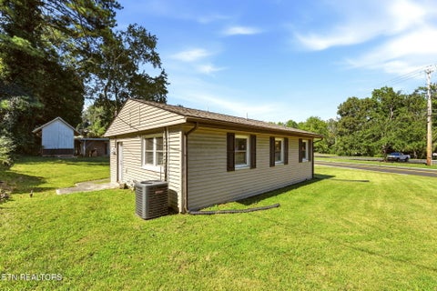 Tiny photo for 197 Manhattan Ave, Oak Ridge, TN 37830 (MLS # 1353145)