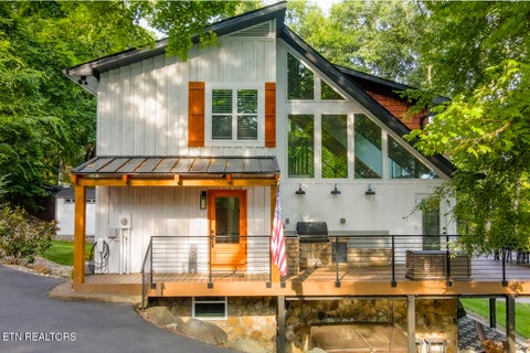 Photo of 825 Plainview Drive, Dandridge, TN 37725 (MLS # 1345617)