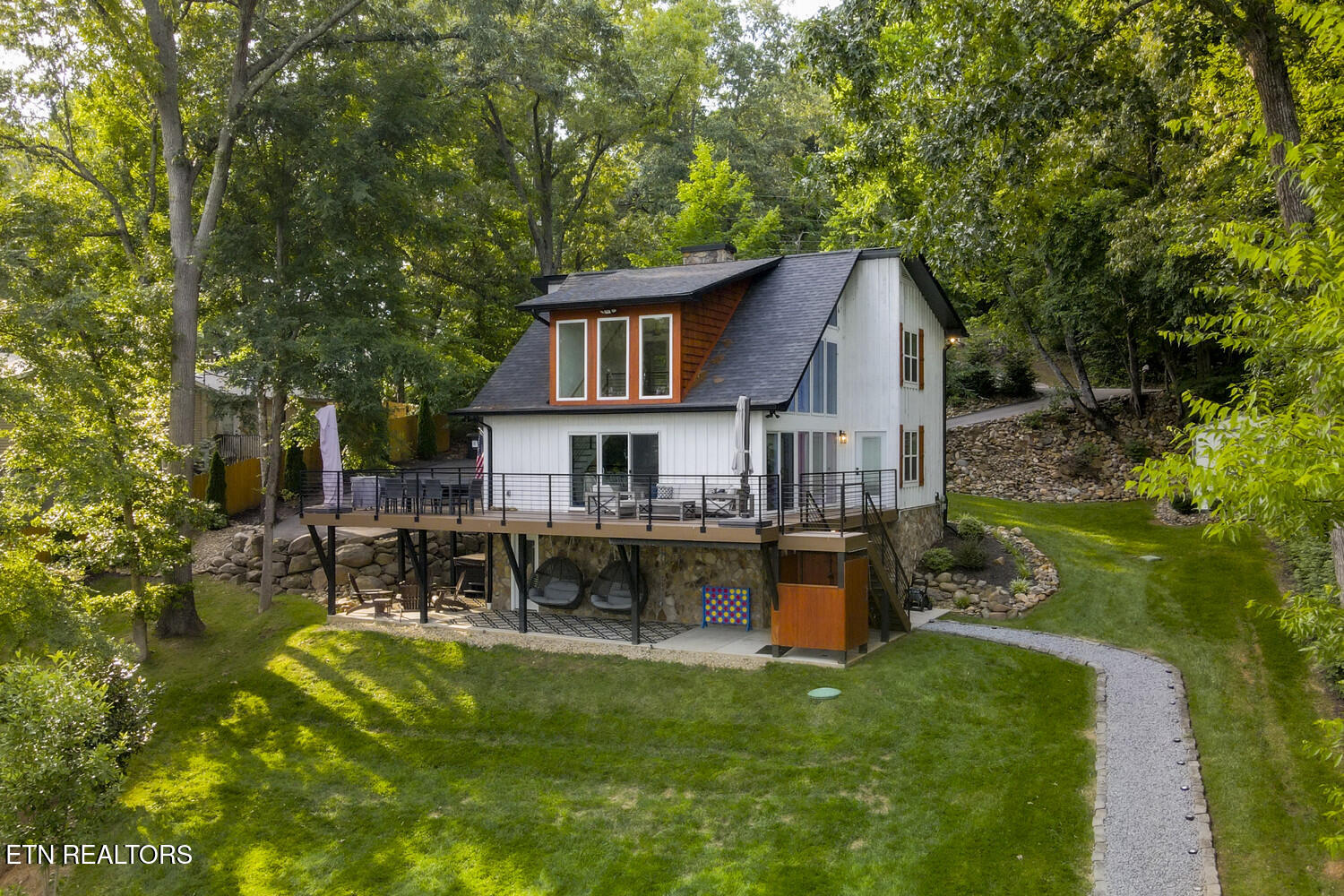 825 Plainview Drive