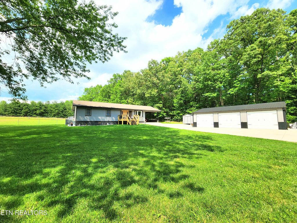 Photo of 874 W End Rd, Rockwood, TN 37854 (MLS # 1304532)