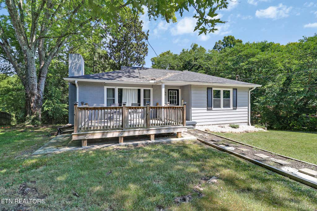 Photo of 618 E Ridgecrest Drive, Kingston, TN 37763 (MLS # 1351110)