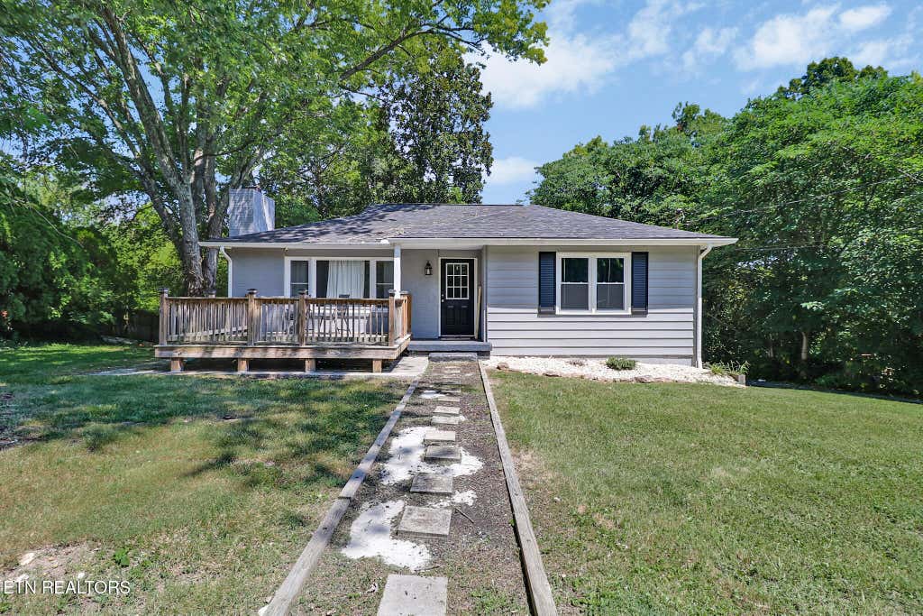 Photo of 618 E Ridgecrest Drive, Kingston, TN 37763 (MLS # 1351110)