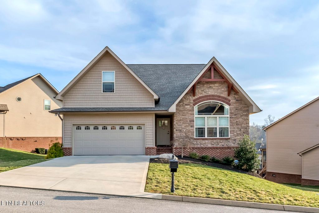 Photo of 8346 Shoregate Lane, Knoxville, TN 37938 (MLS # 1324473)