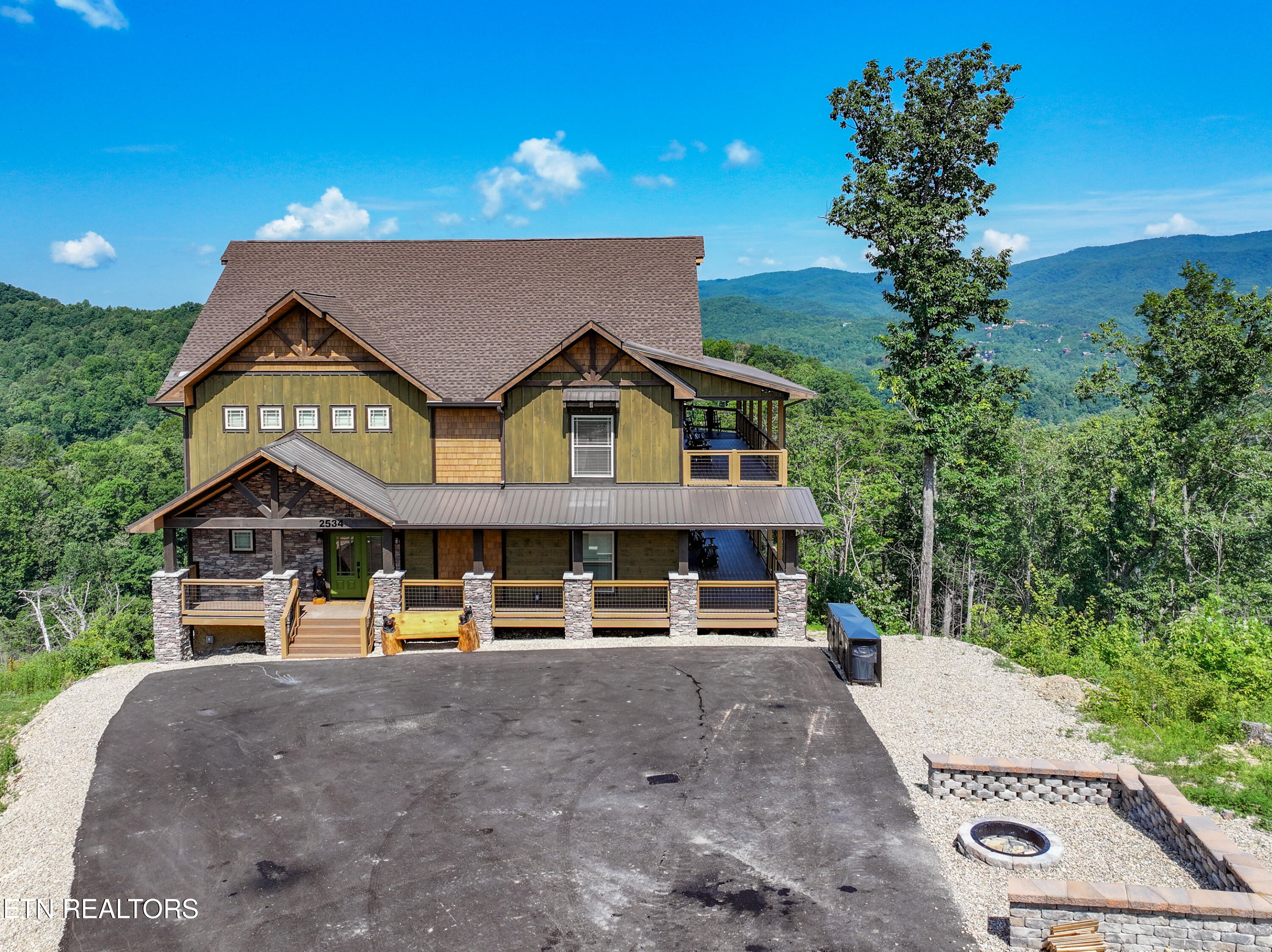 2534 Mountain Holly Way