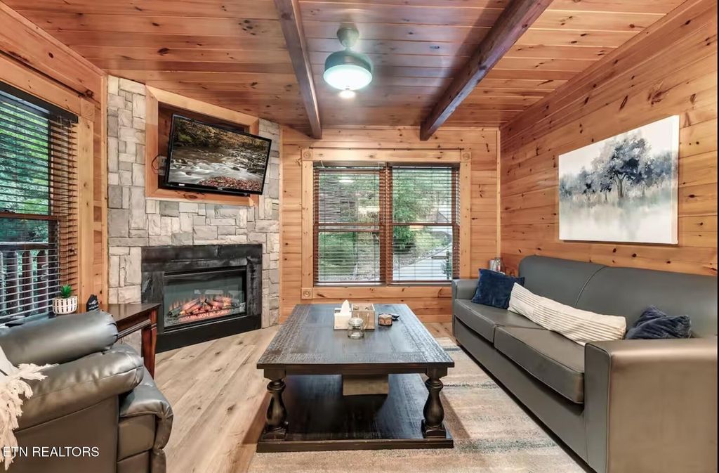 Photo of 646 Gatlinburg Falls Way Way, Gatlinburg, TN 37738 (MLS # 1297235)