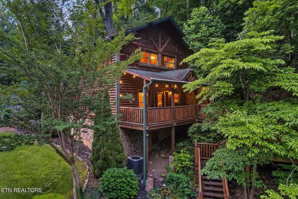 Photo of 646 Gatlinburg Falls Way Way, Gatlinburg, TN 37738 (MLS # 1297235)