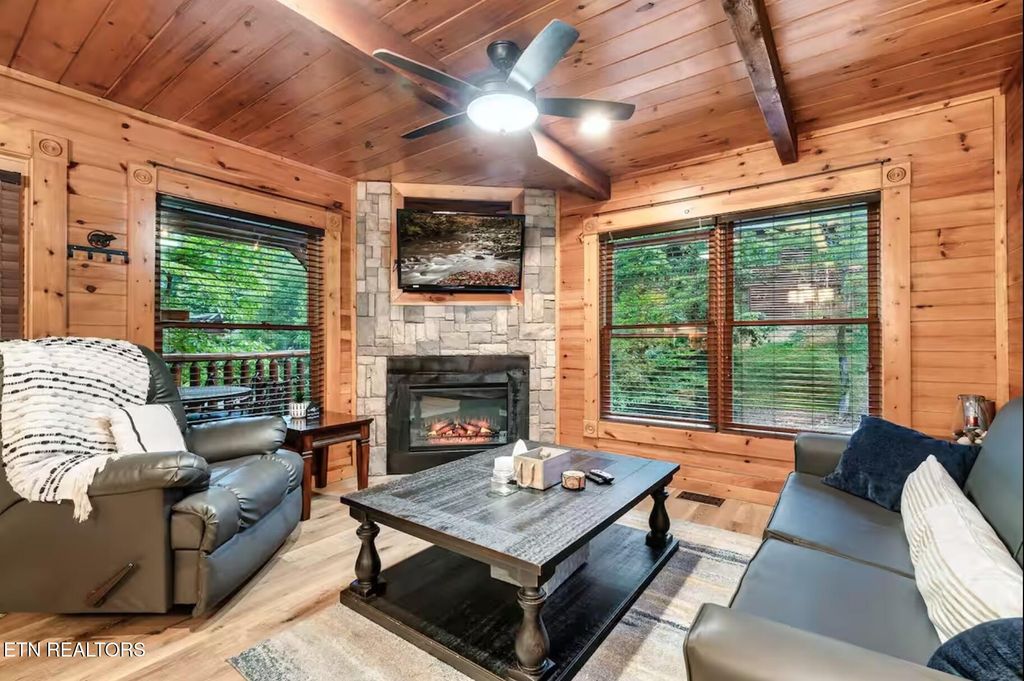 Photo of 646 Gatlinburg Falls Way Way, Gatlinburg, TN 37738 (MLS # 1297235)