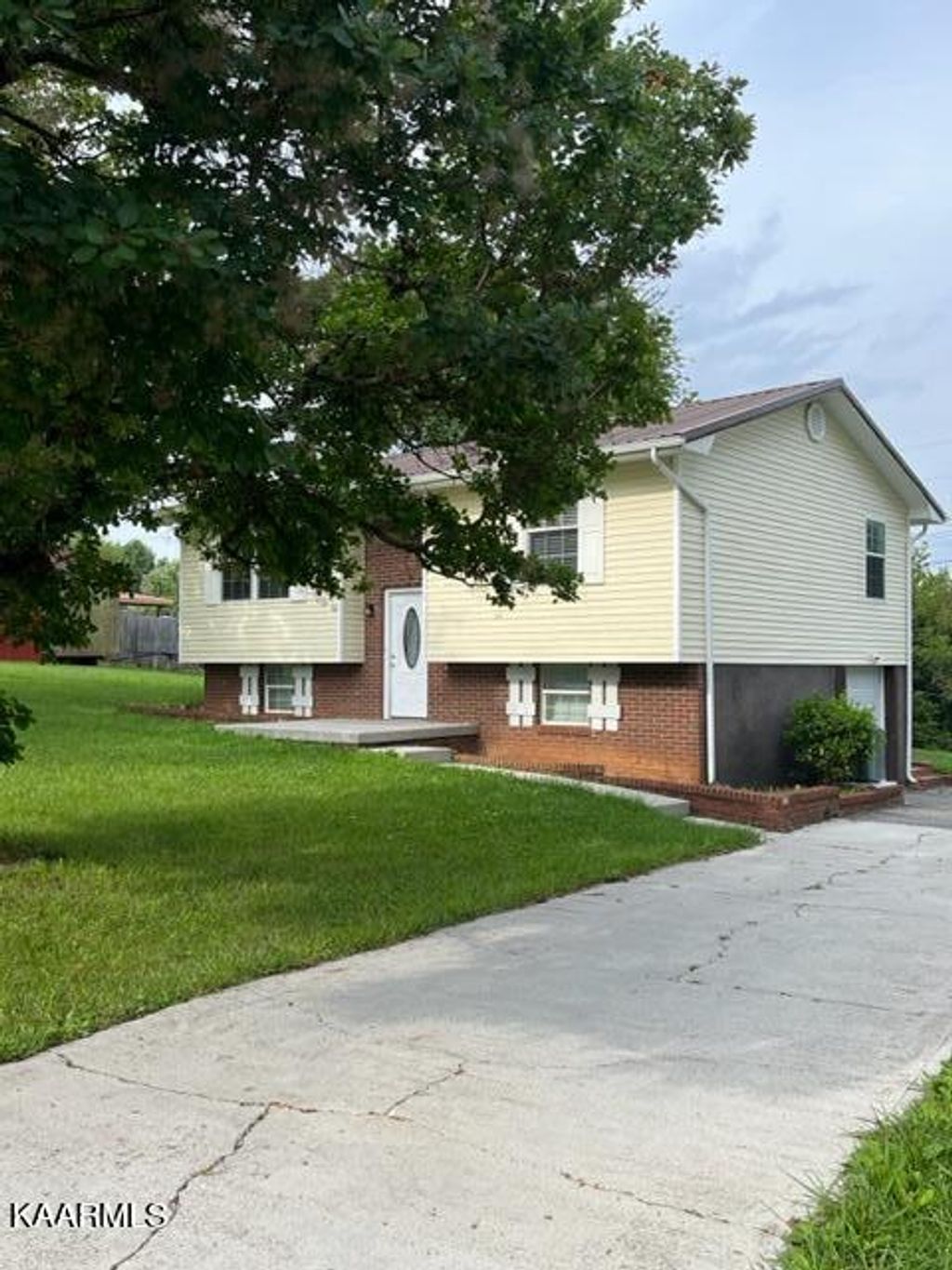 Photo of 110 Opal St, Tazewell, TN 37879 (MLS # 1236319)